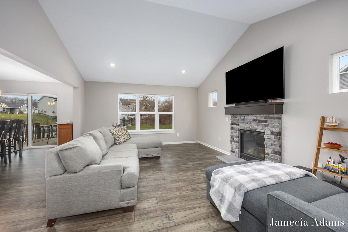 511 Ivy Grove South Grove NW Grand Rapids MI 49534