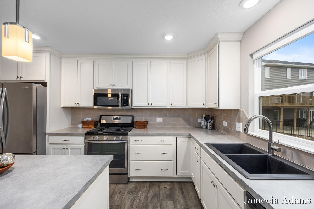 511 Ivy Grove South Grove NW Grand Rapids MI 49534