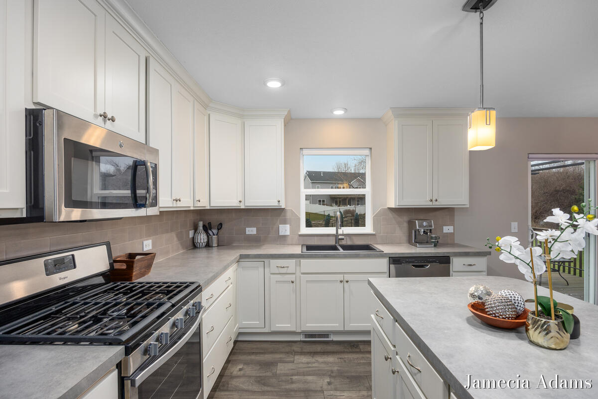 511 Ivy Grove South Grove NW Grand Rapids MI 49534