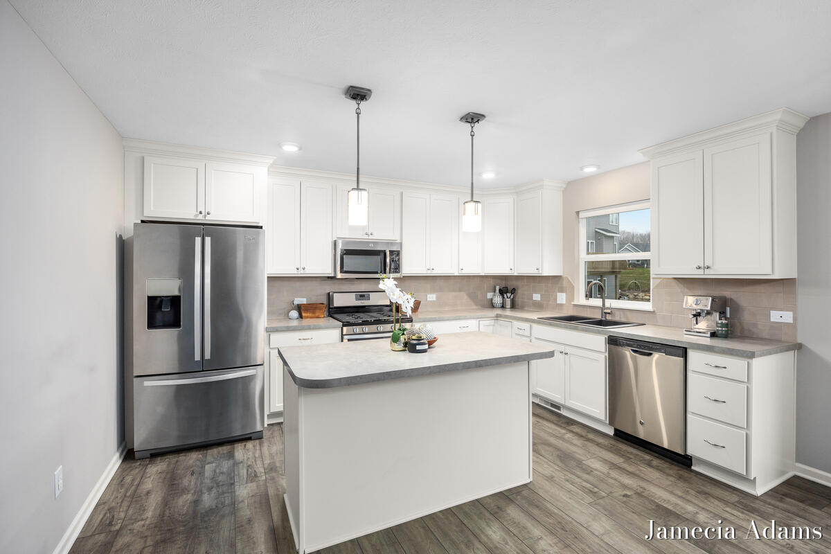 511 Ivy Grove South Grove NW Grand Rapids MI 49534