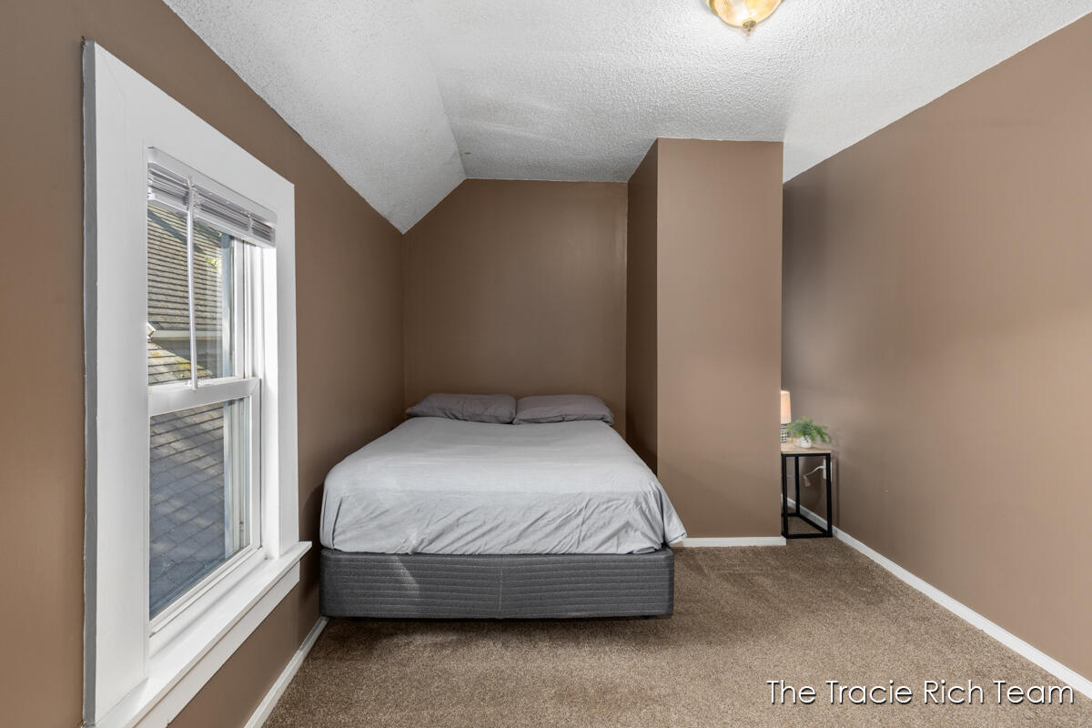 918 Lafayette Avenue NE Grand Rapids MI 49503