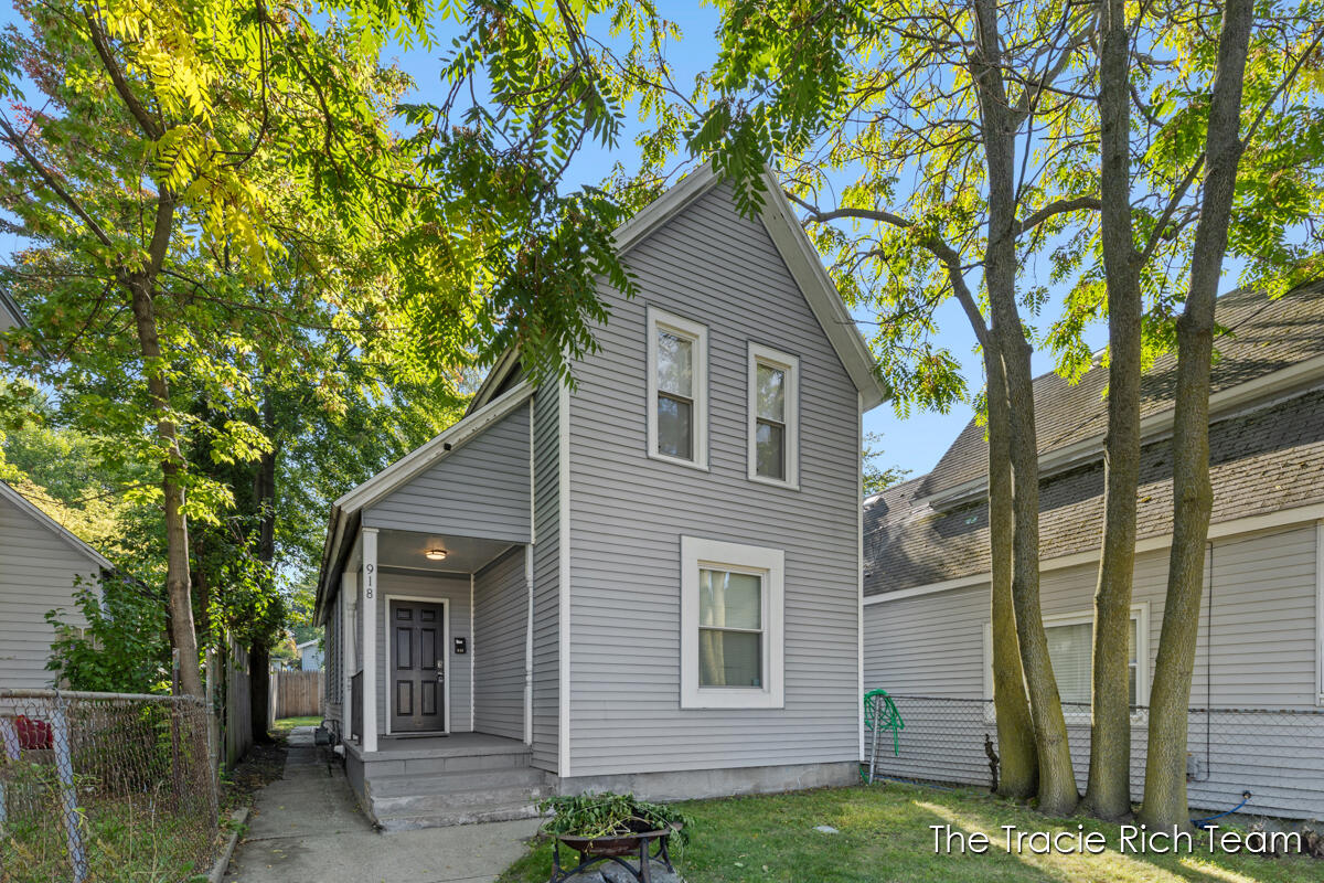 918 Lafayette Avenue NE Grand Rapids MI 49503