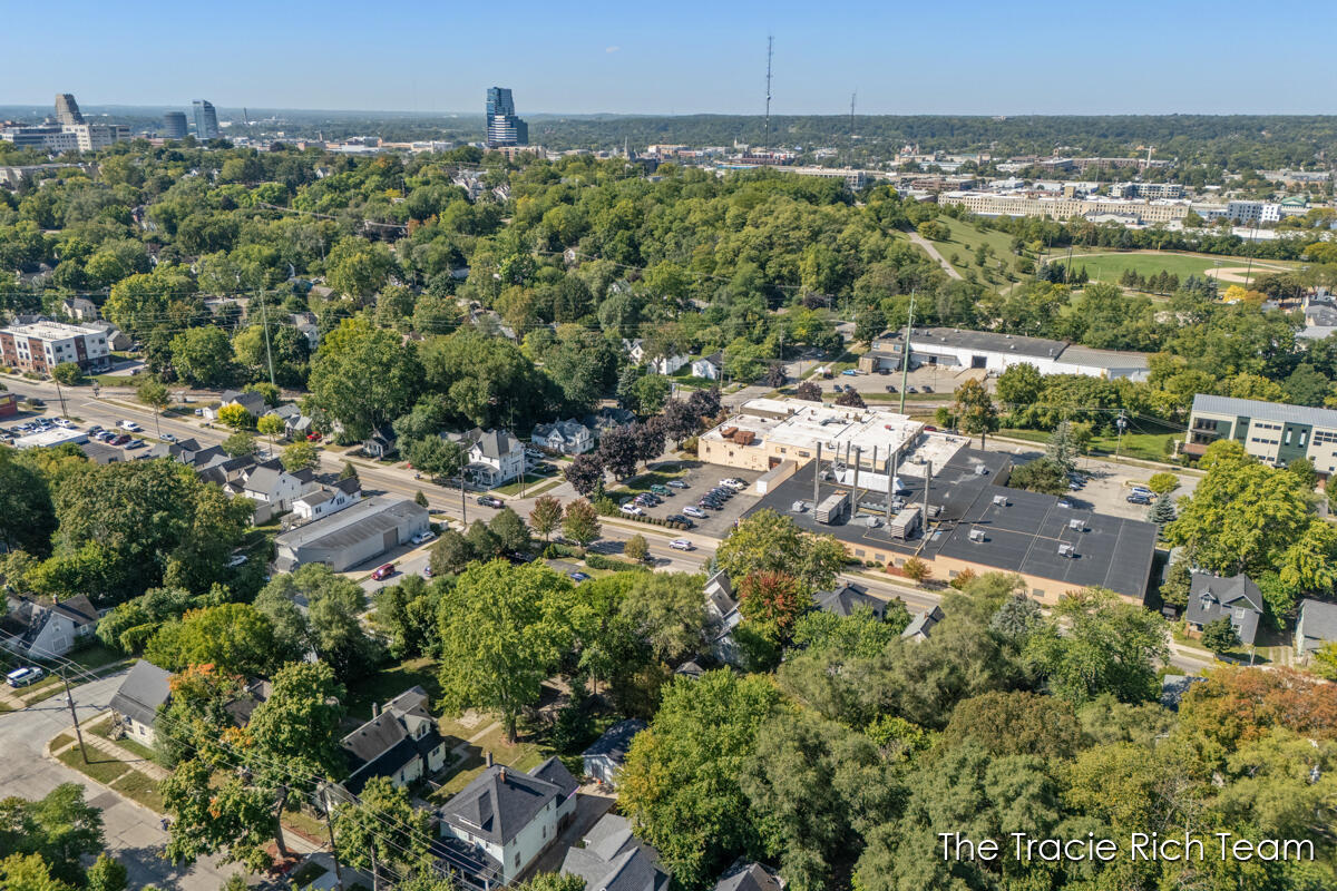 918 Lafayette Avenue NE Grand Rapids MI 49503