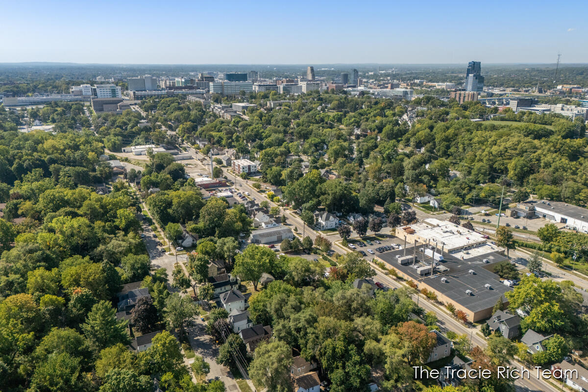 918 Lafayette Avenue NE Grand Rapids MI 49503