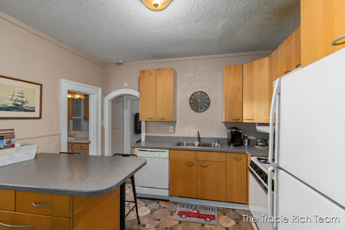 918 Lafayette Avenue NE Grand Rapids MI 49503