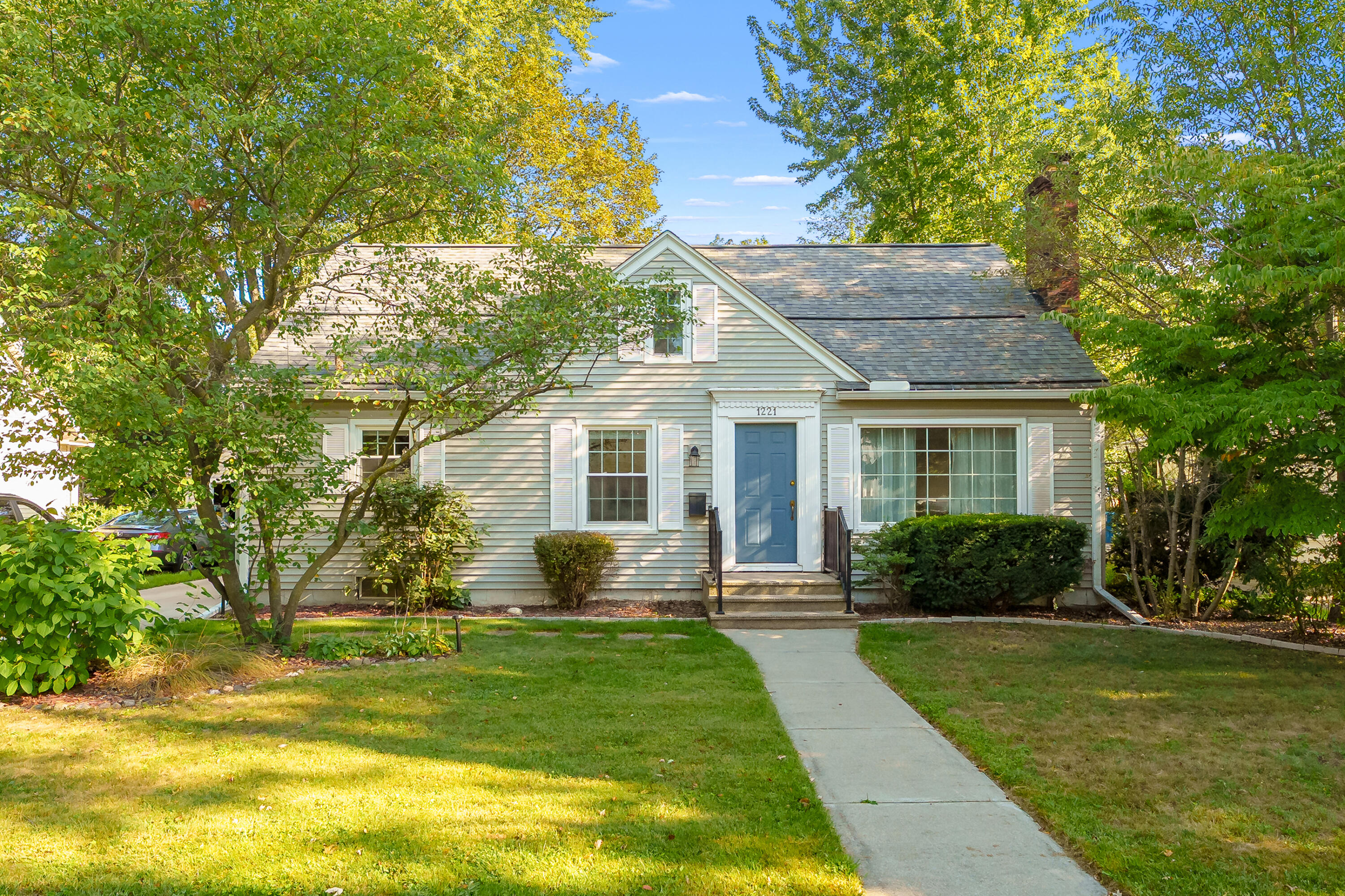 1221 Lakeway Avenue Kalamazoo MI 49001