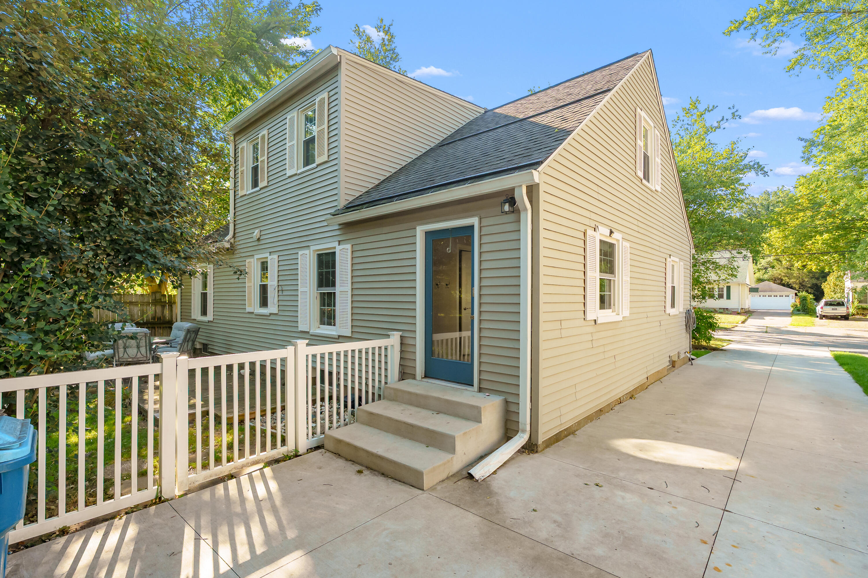 1221 Lakeway Avenue Kalamazoo MI 49001