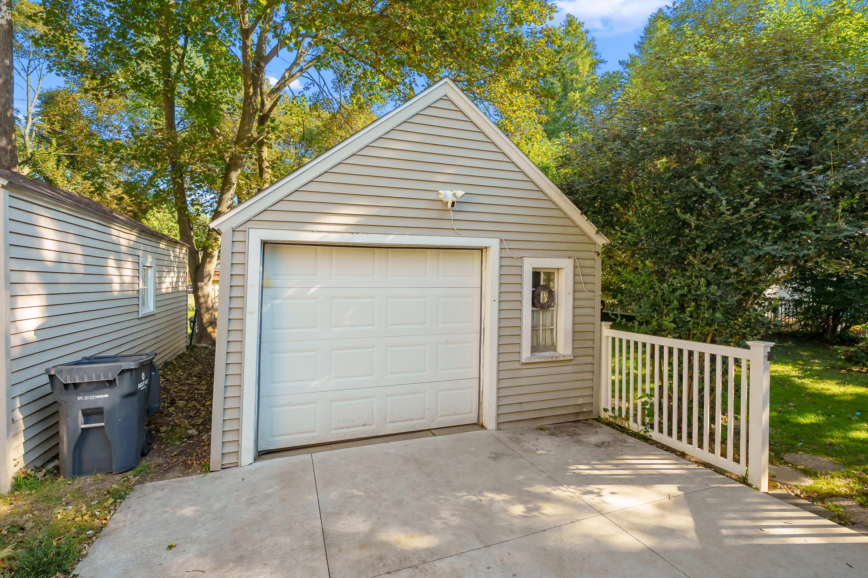 1221 Lakeway Avenue Kalamazoo MI 49001