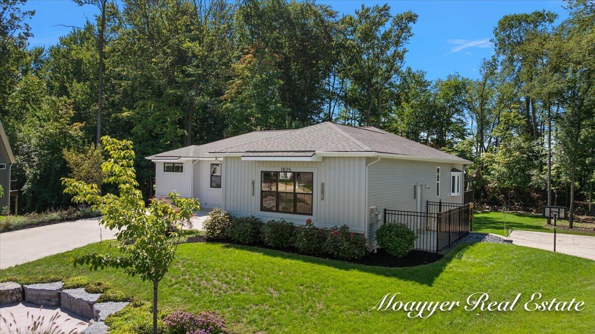 1835 Gloryfield Drive SW Byron Center MI 49315