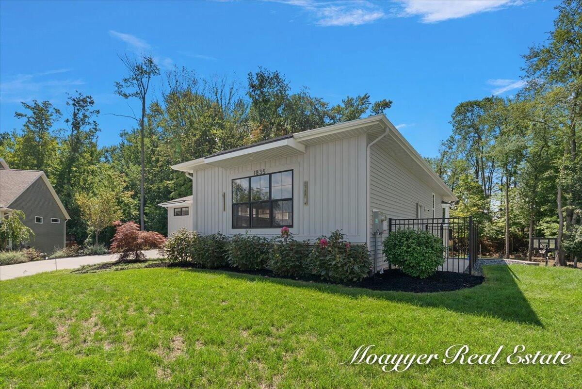 1835 Gloryfield Drive SW Byron Center MI 49315