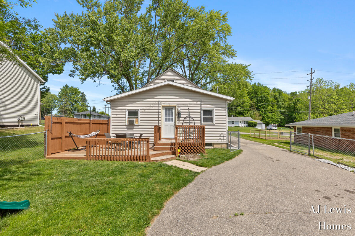 3370 Milo Street NW Grand Rapids MI 49534
