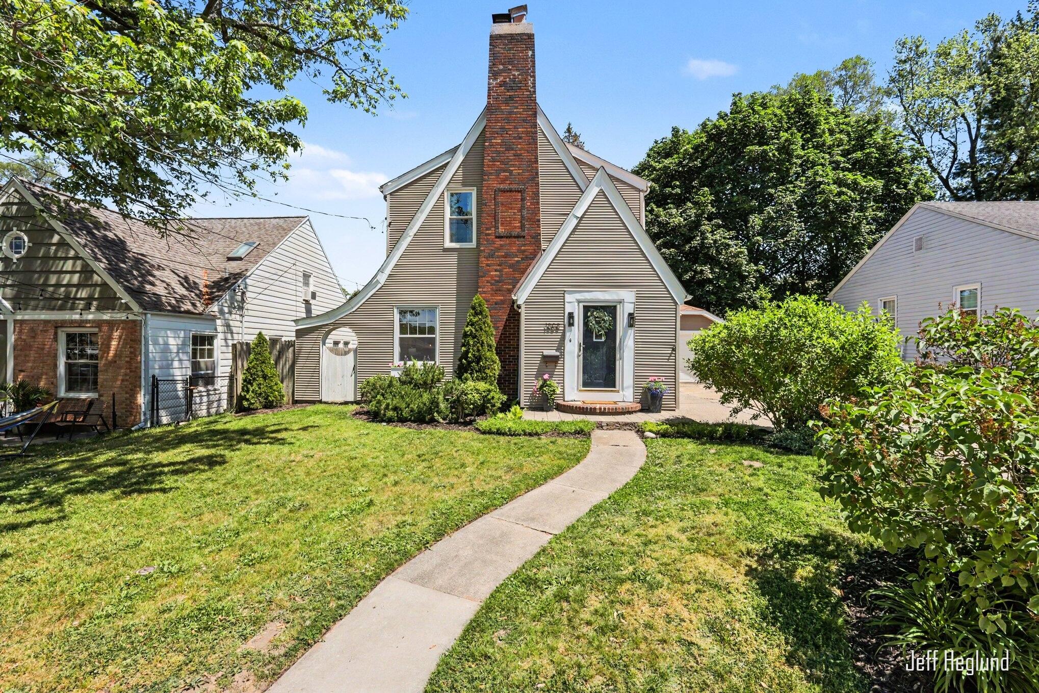 1808 Rossman Avenue SE Grand Rapids MI 49507