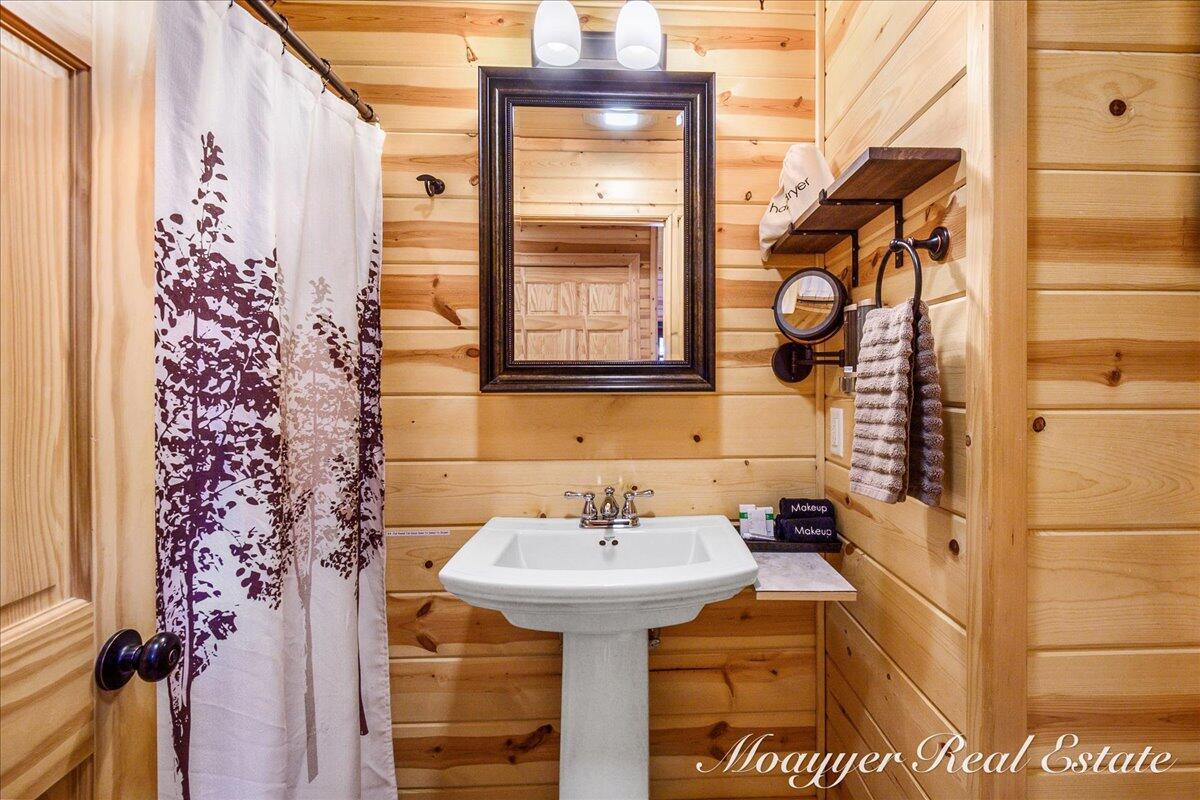 3577 Kingfisher Cove Drive Saugatuck MI 49453