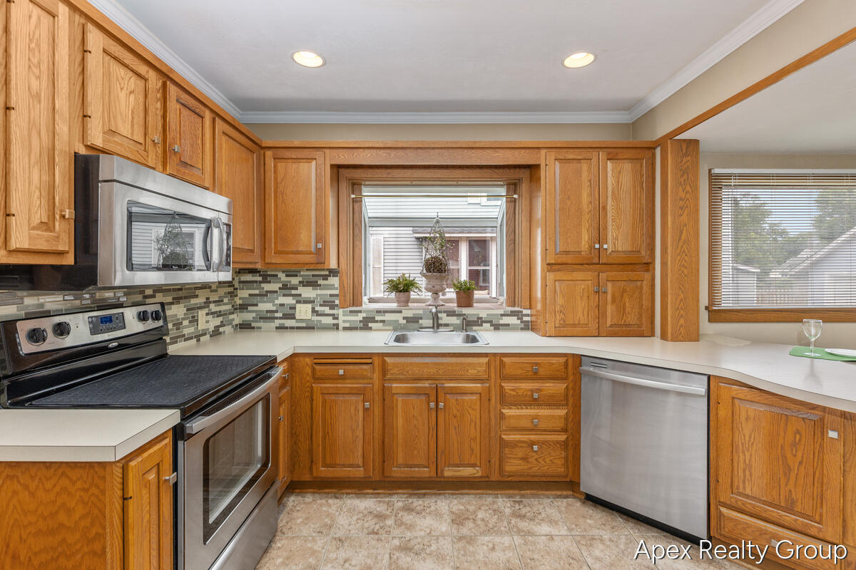555 E Central Avenue Zeeland MI 49464
