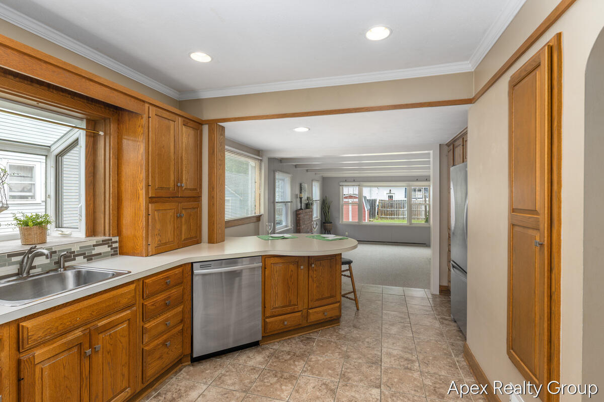 555 E Central Avenue Zeeland MI 49464