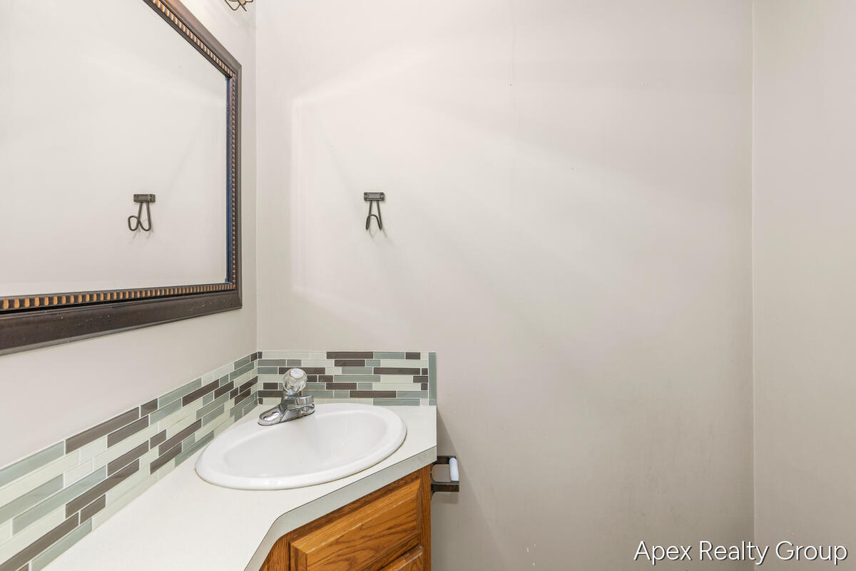 555 E Central Avenue Zeeland MI 49464