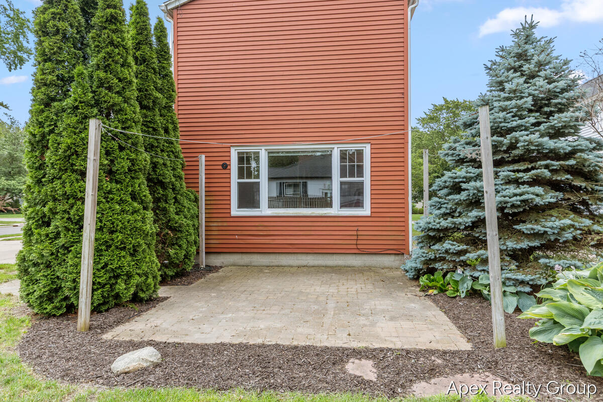 555 E Central Avenue Zeeland MI 49464