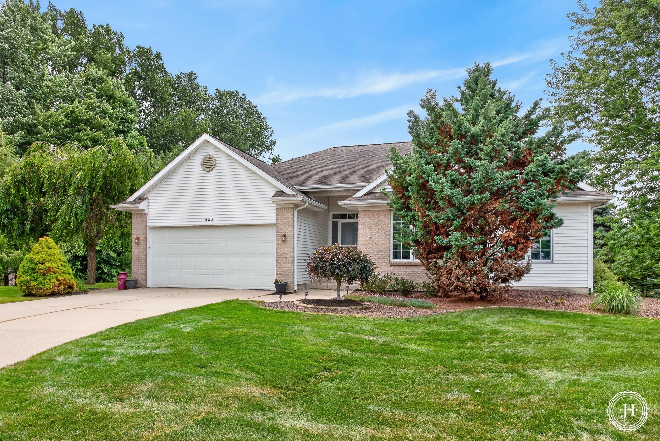 953 Sunset Hills Court NW Grand Rapids MI 49534
