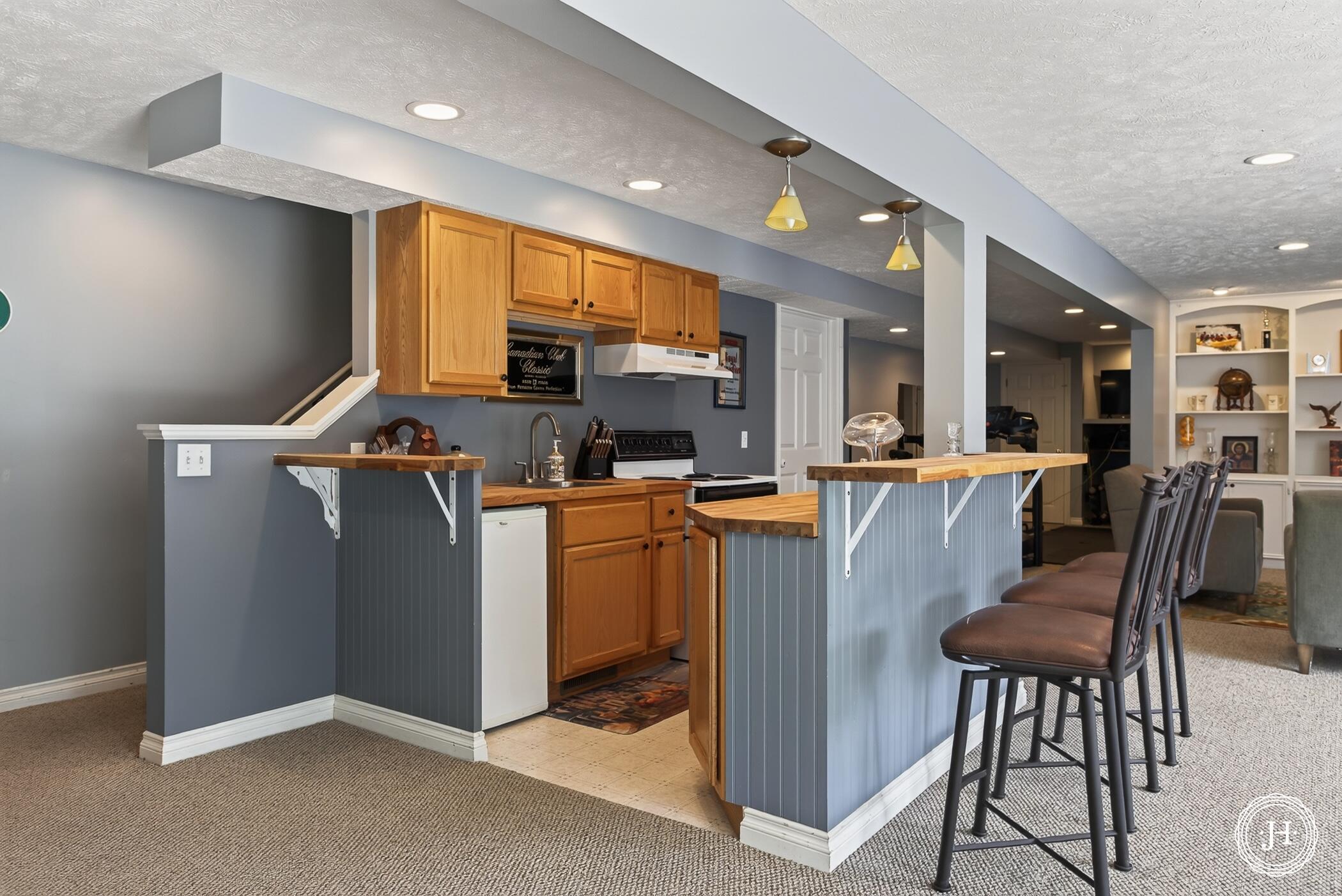 953 Sunset Hills Court NW Grand Rapids MI 49534