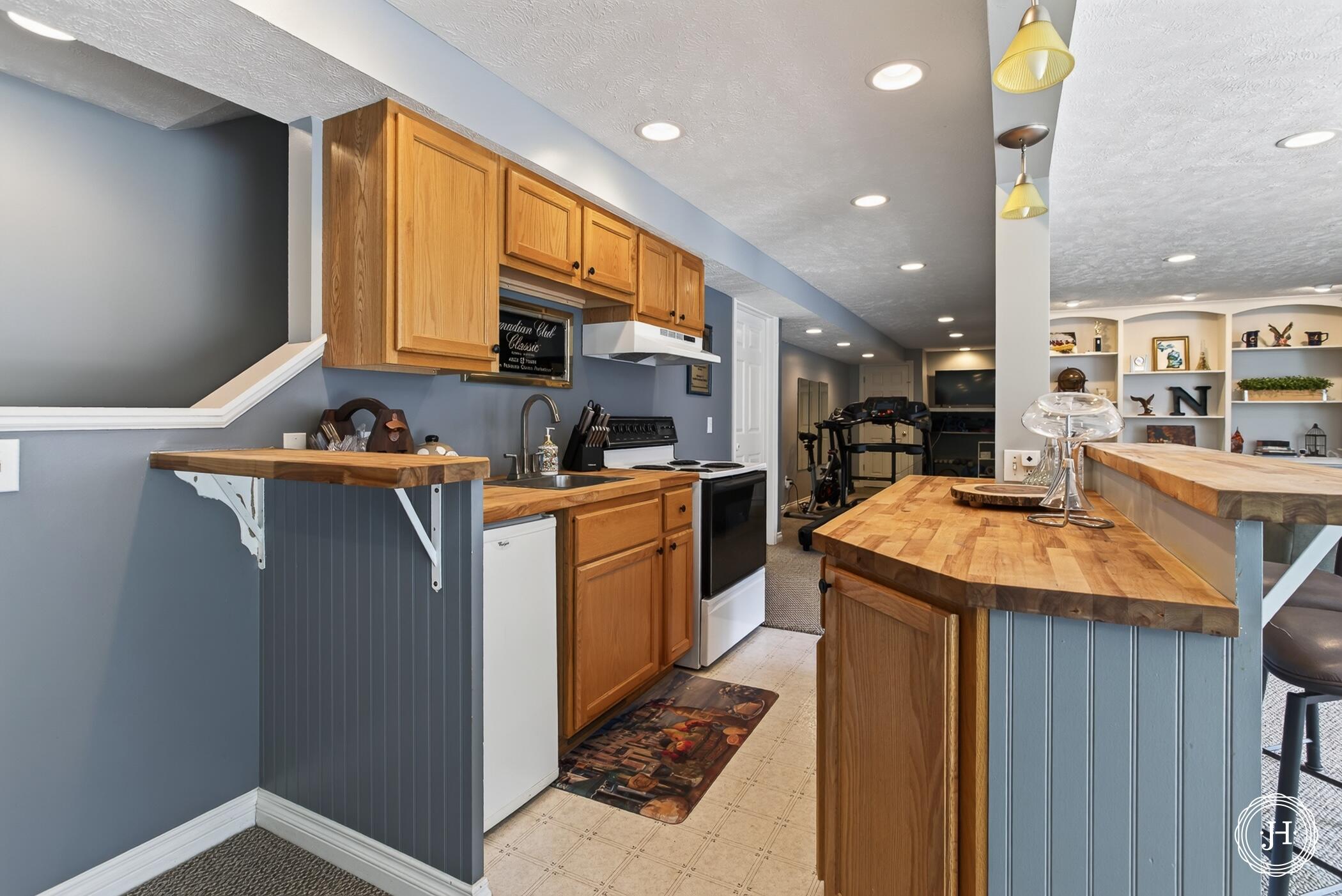 953 Sunset Hills Court NW Grand Rapids MI 49534