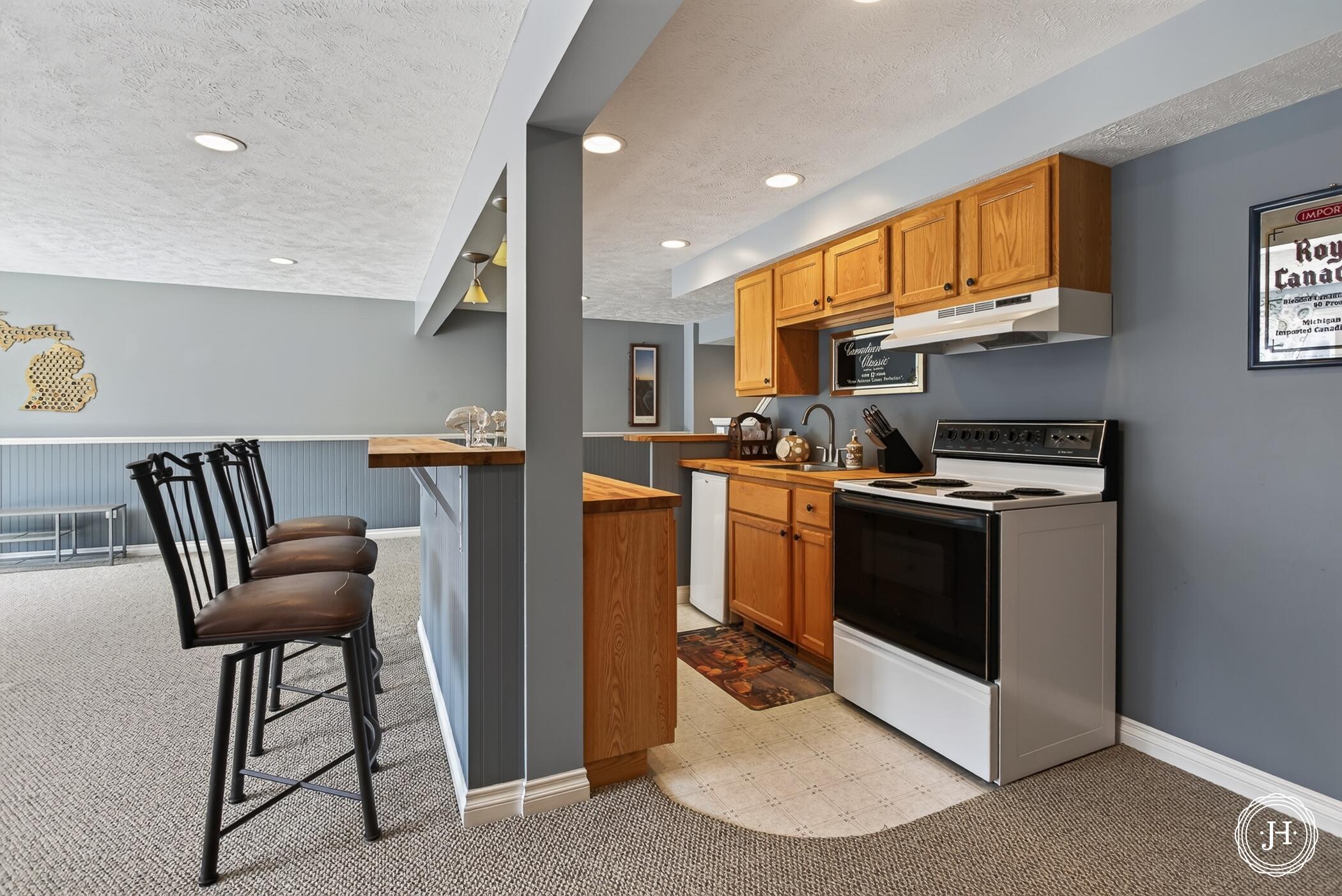953 Sunset Hills Court NW Grand Rapids MI 49534