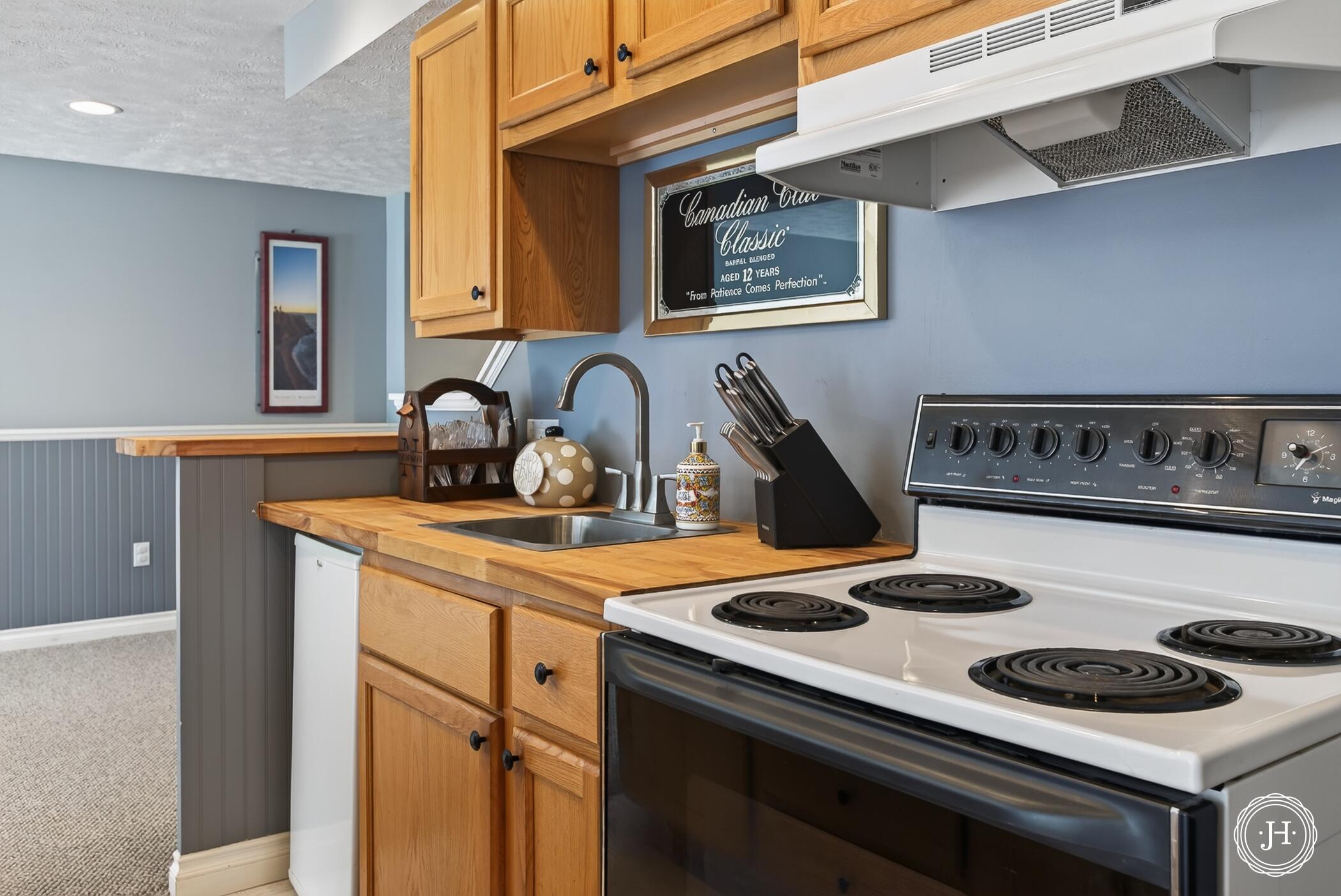 953 Sunset Hills Court NW Grand Rapids MI 49534