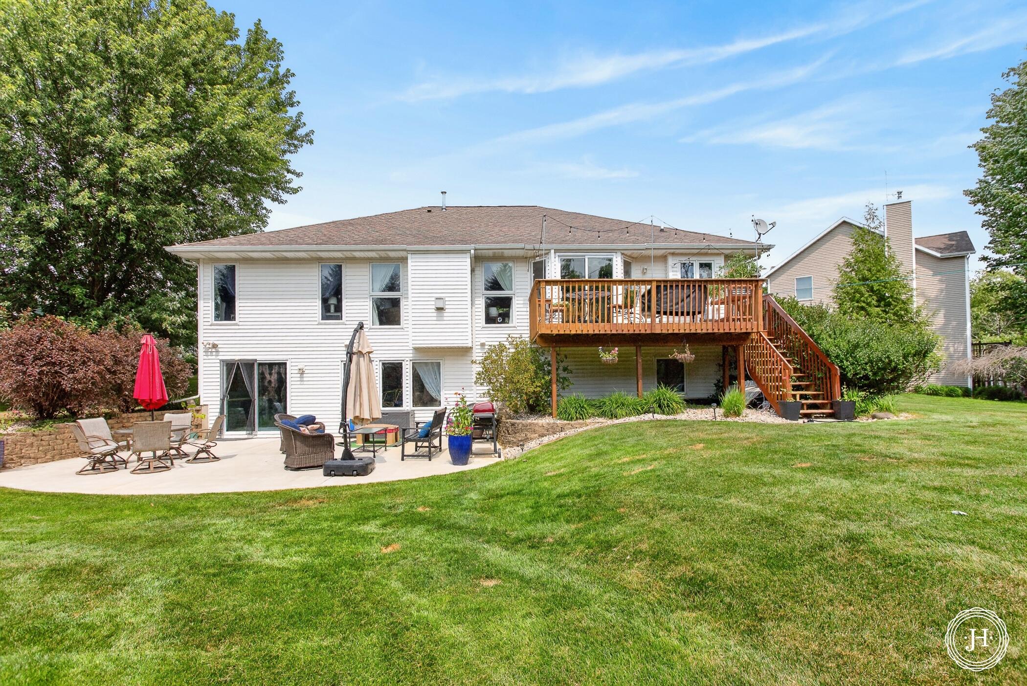 953 Sunset Hills Court NW Grand Rapids MI 49534
