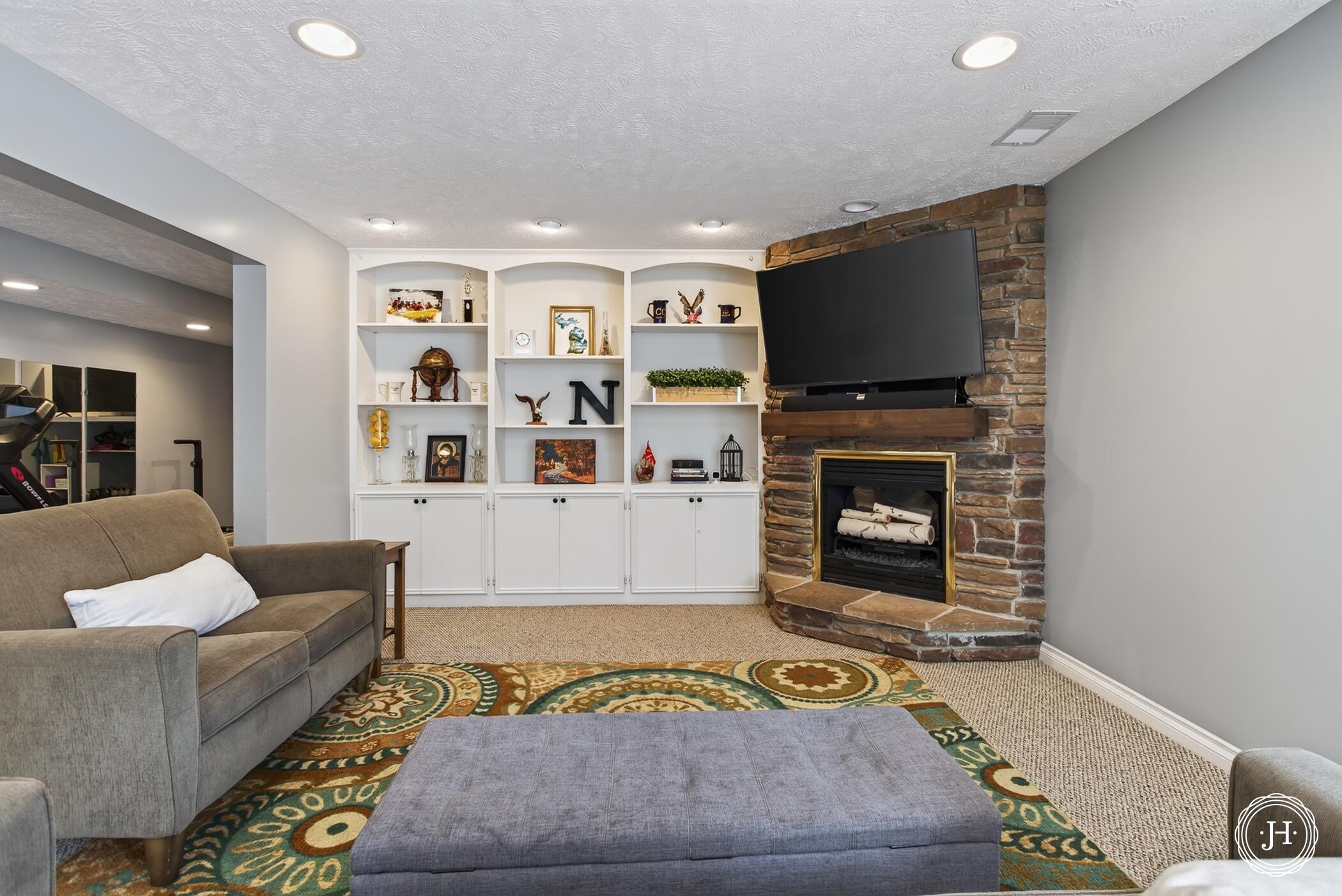 953 Sunset Hills Court NW Grand Rapids MI 49534