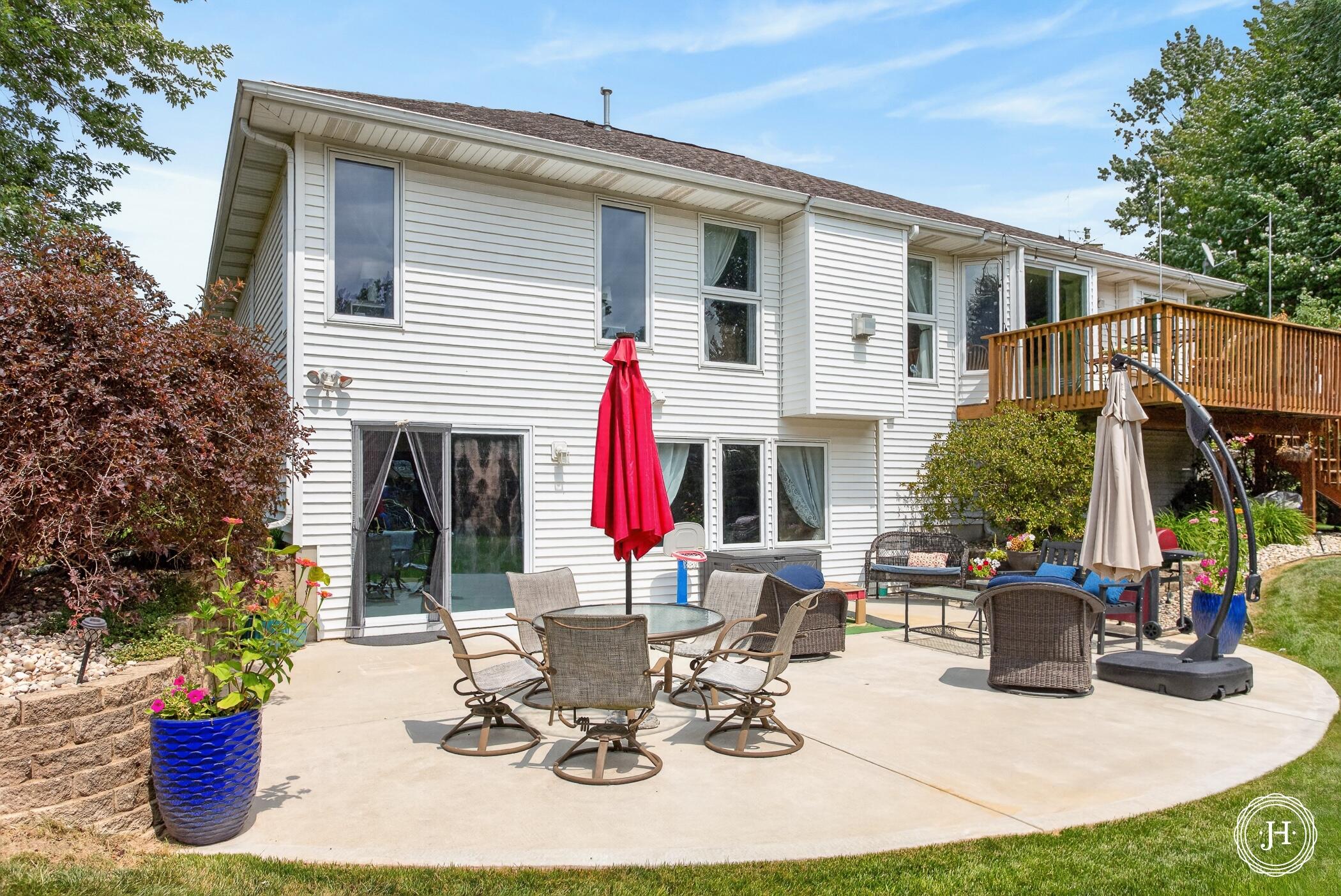 953 Sunset Hills Court NW Grand Rapids MI 49534