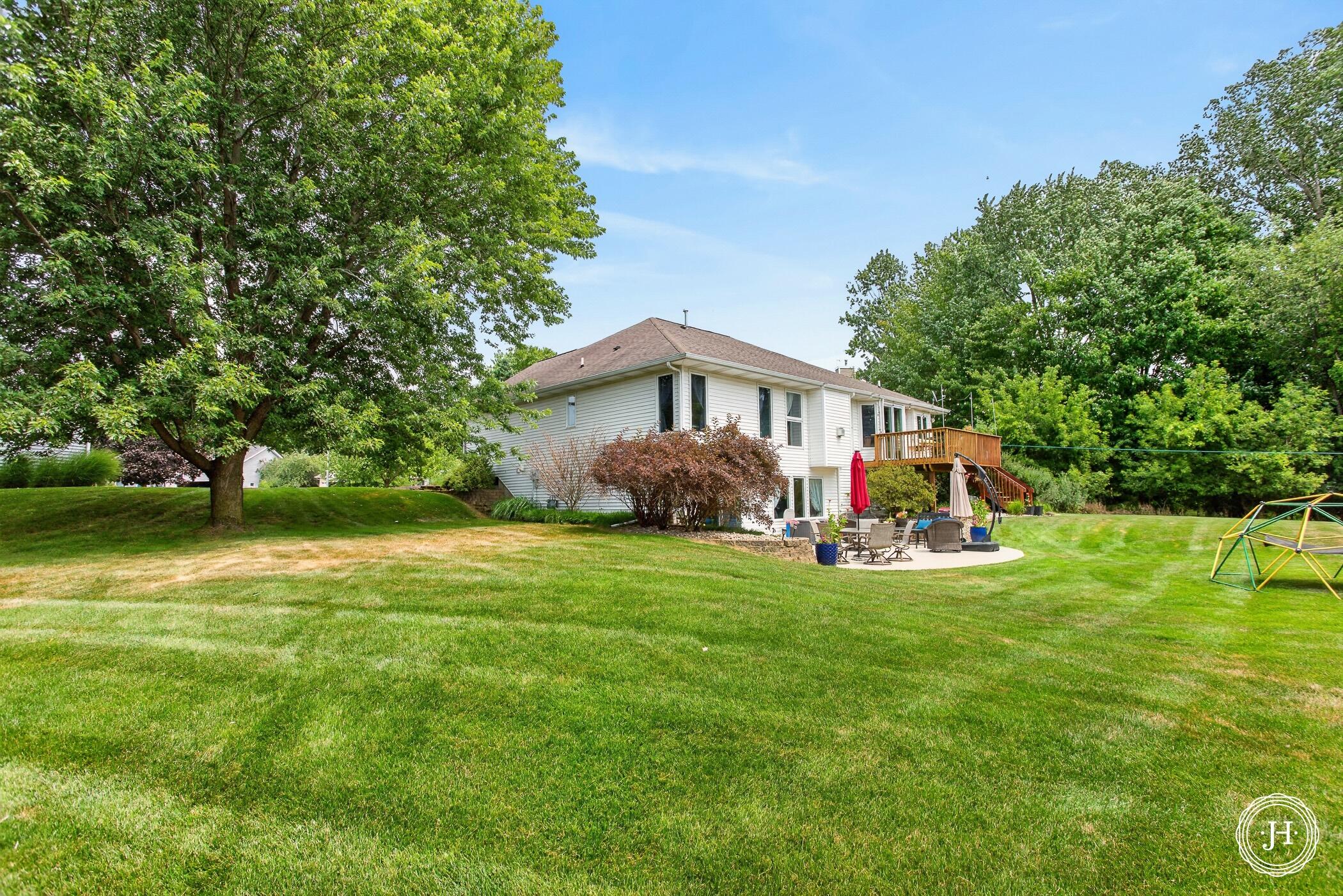 953 Sunset Hills Court NW Grand Rapids MI 49534