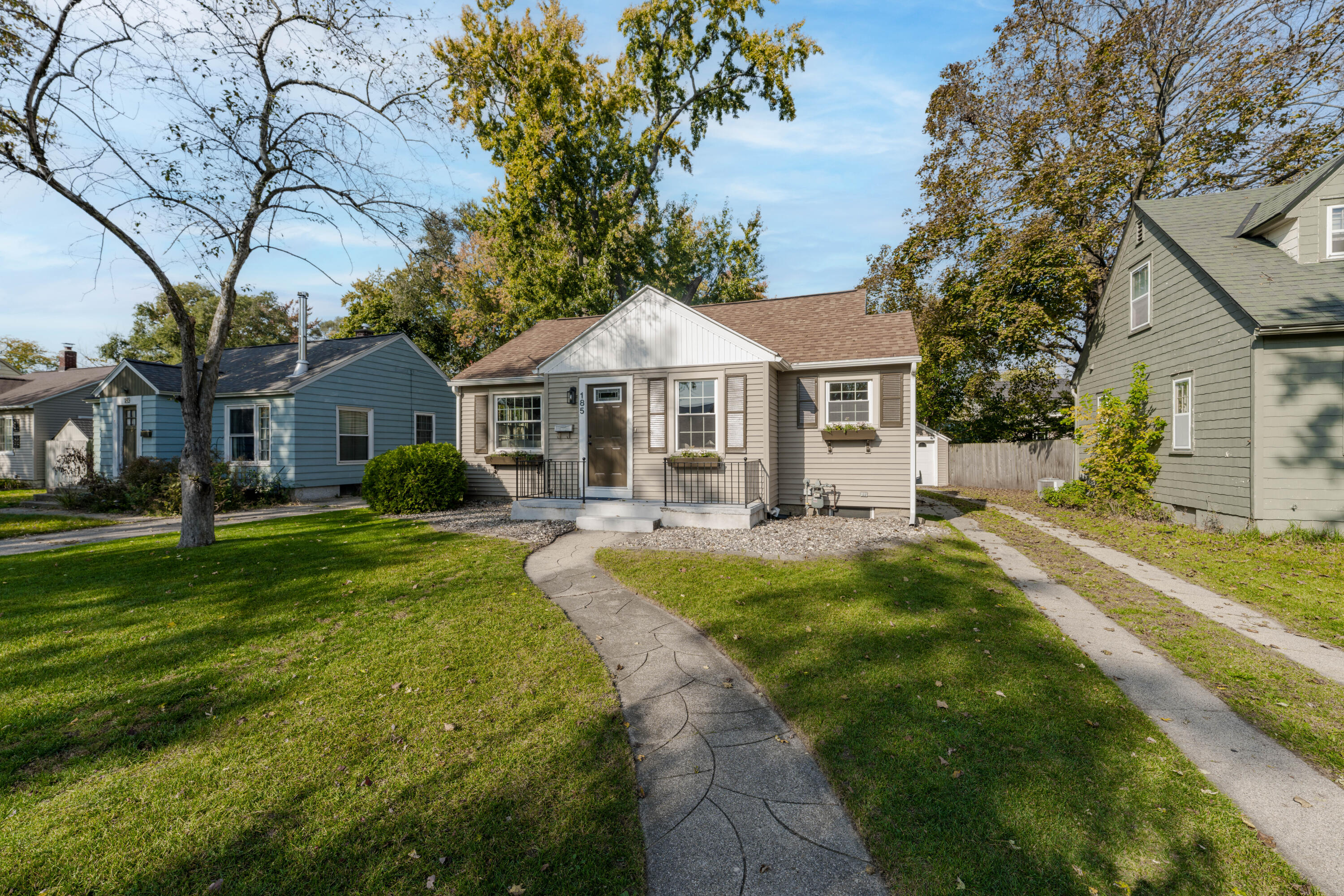 185 W 21st Street Holland MI 49423