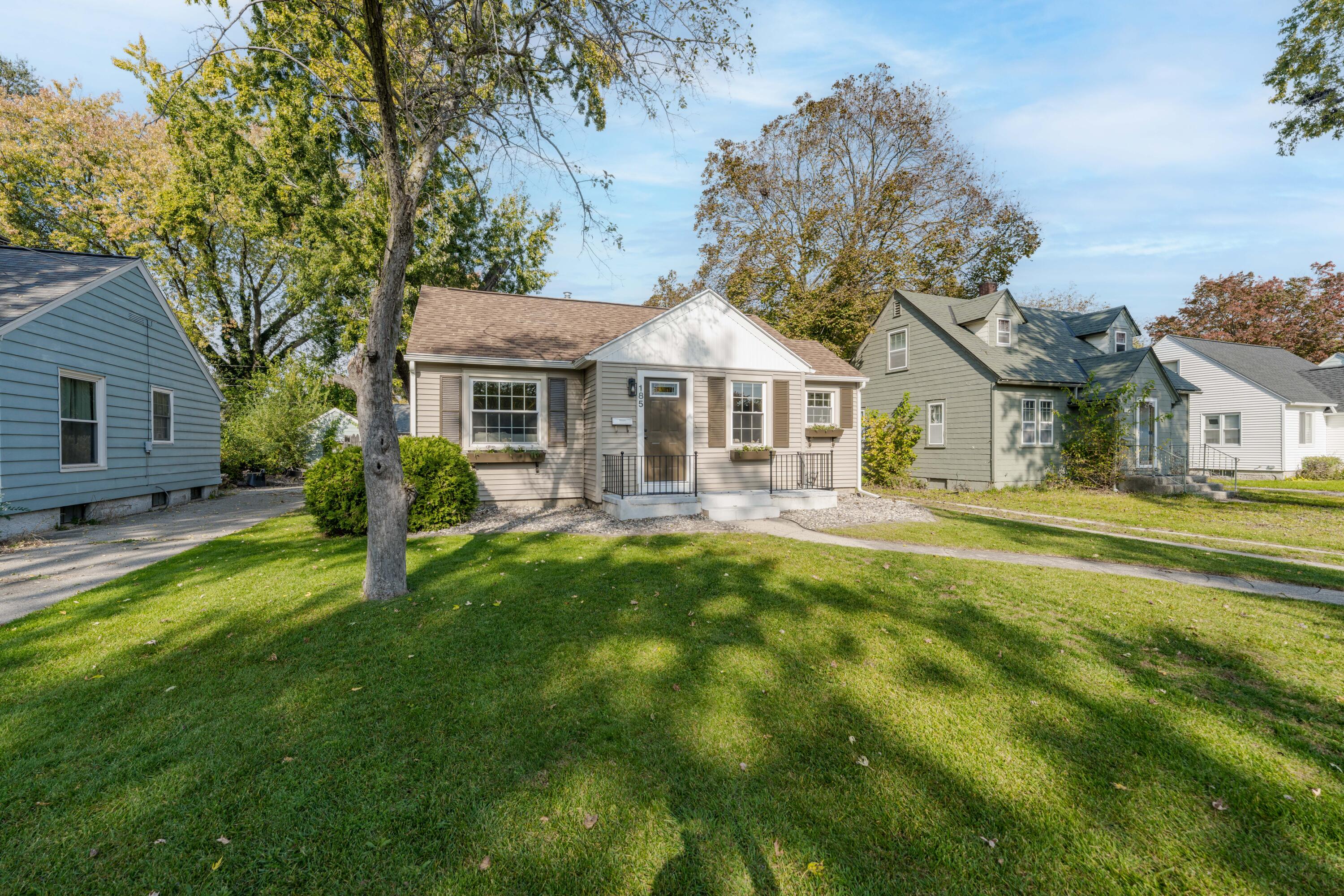 185 W 21st Street Holland MI 49423