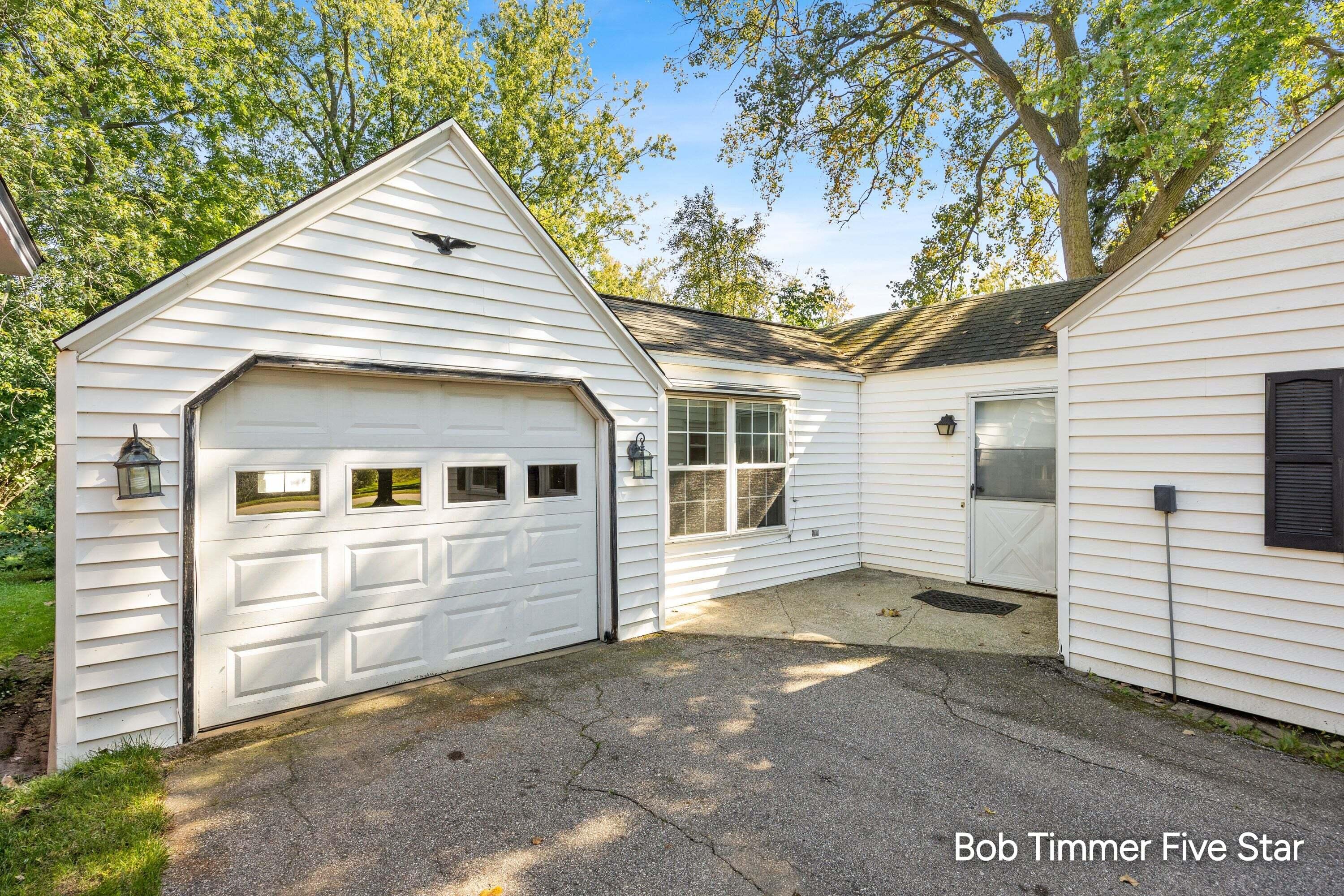 2284 104th Avenue Zeeland MI 49464