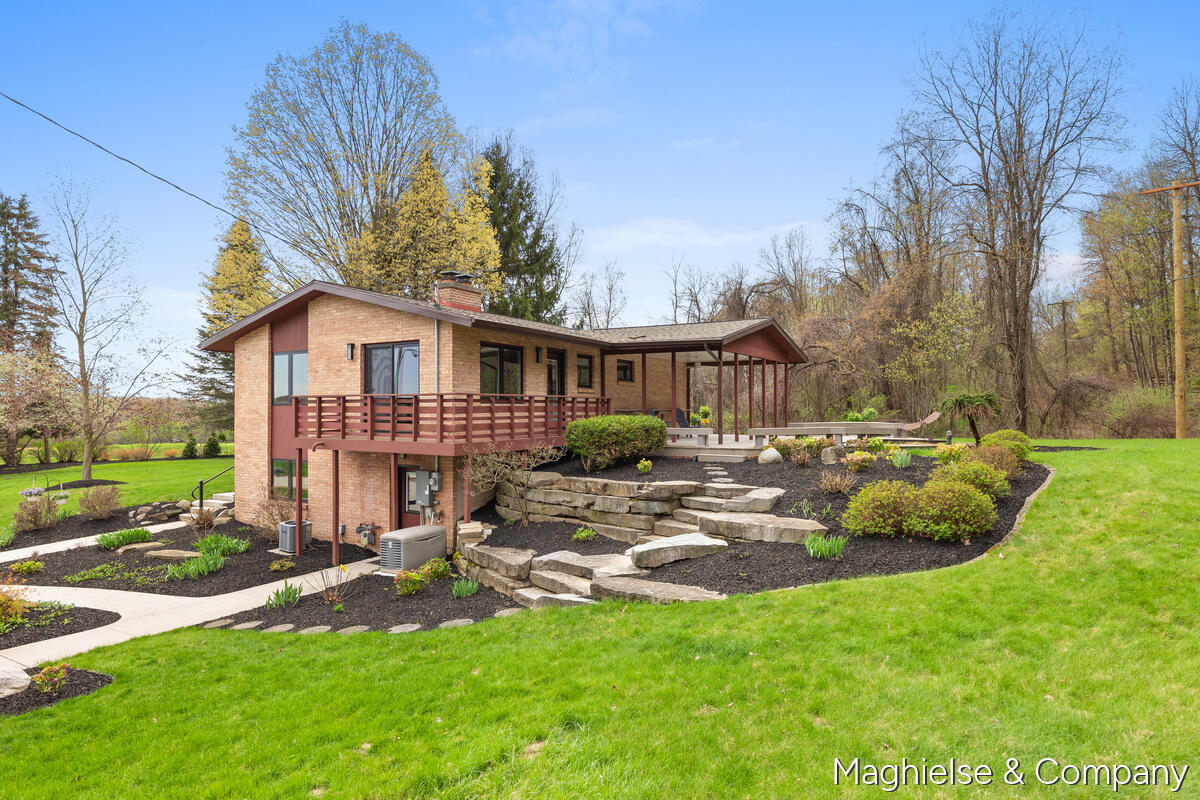 9391 Summit Avenue NE Rockford MI 49341