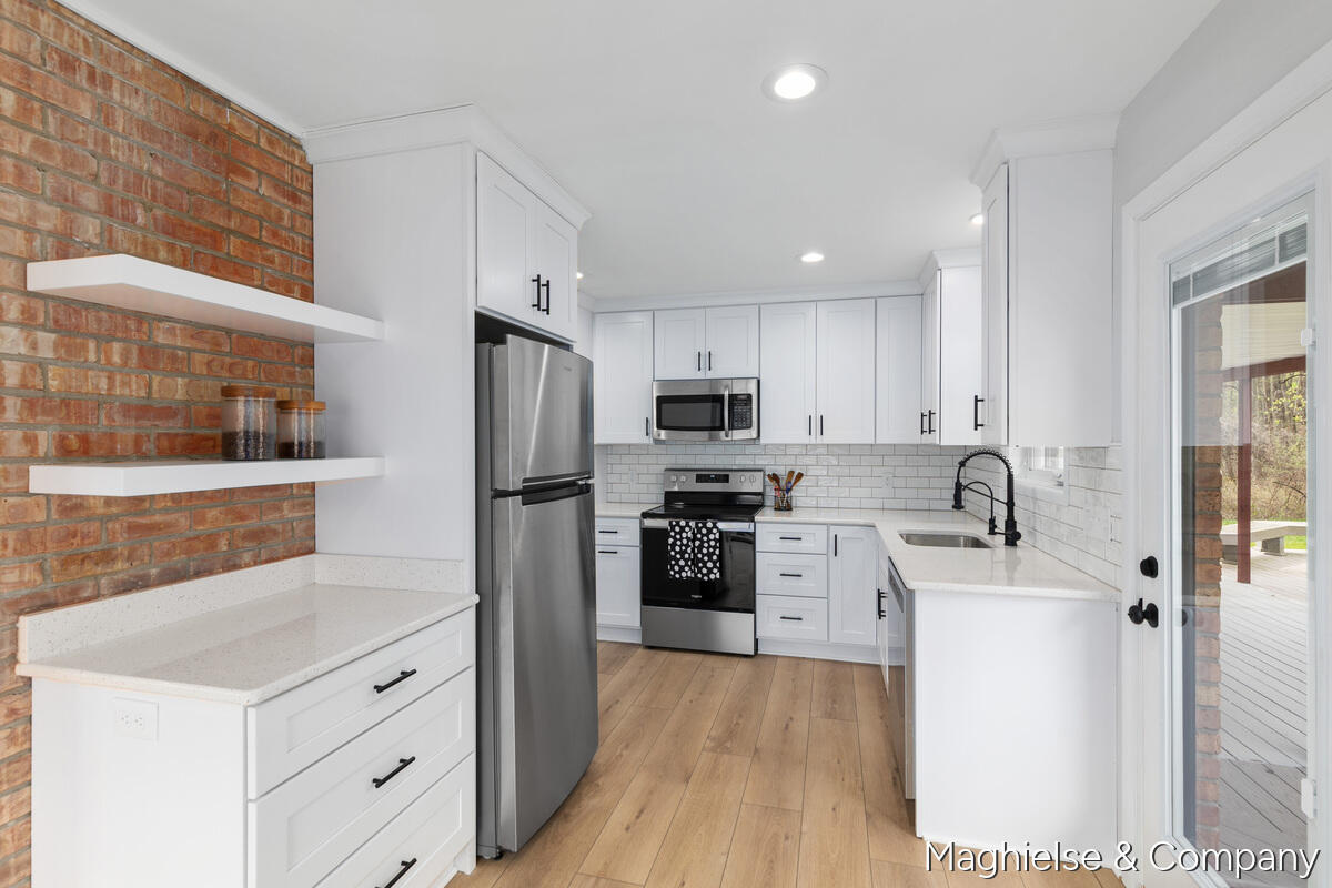 9391 Summit Avenue NE Rockford MI 49341