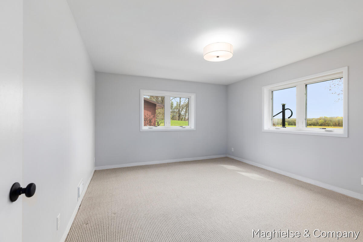 9391 Summit Avenue NE Rockford MI 49341
