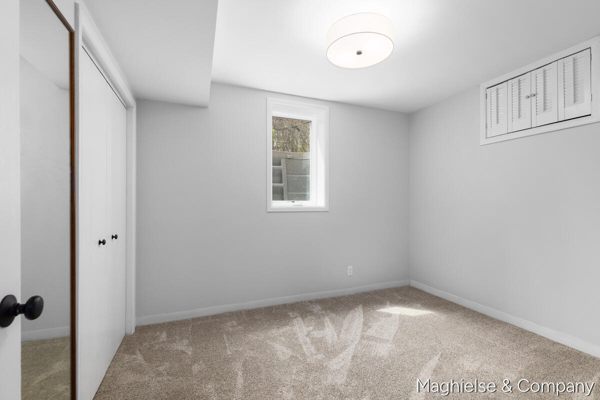 9391 Summit Avenue NE Rockford MI 49341