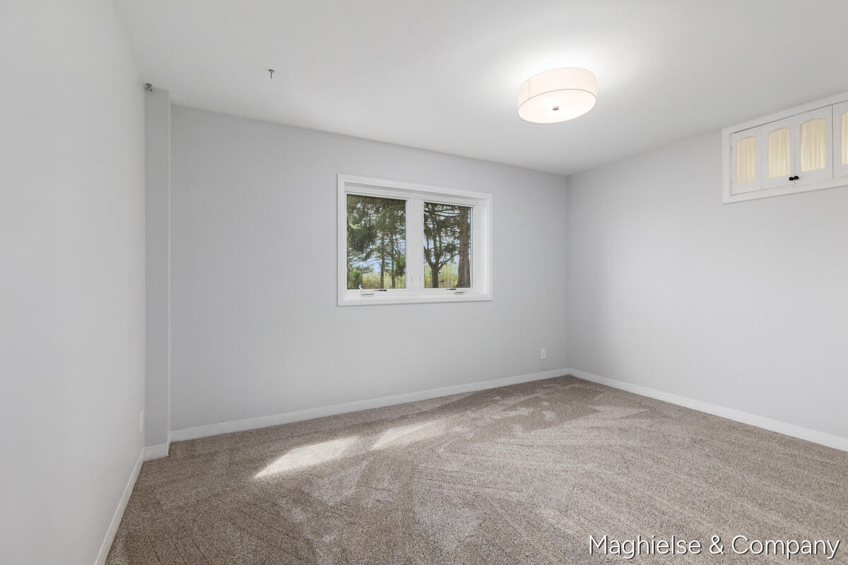 9391 Summit Avenue NE Rockford MI 49341