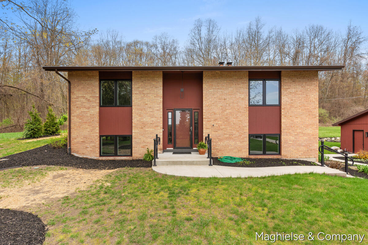 9391 Summit Avenue NE Rockford MI 49341