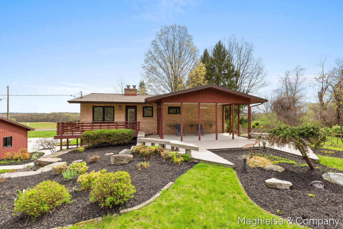 9391 Summit Avenue NE Rockford MI 49341