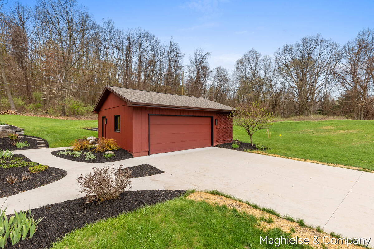 9391 Summit Avenue NE Rockford MI 49341