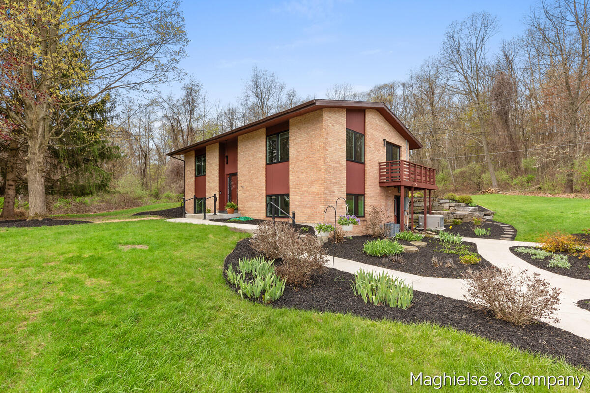 9391 Summit Avenue NE Rockford MI 49341