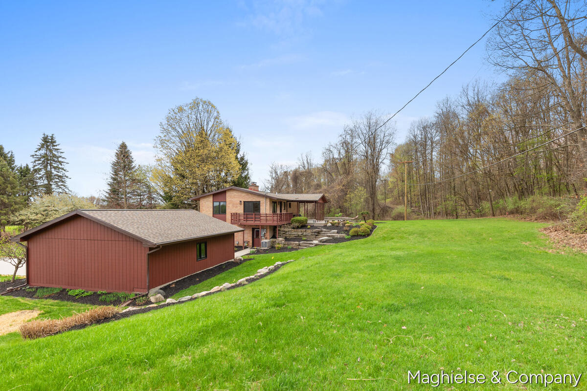 9391 Summit Avenue NE Rockford MI 49341