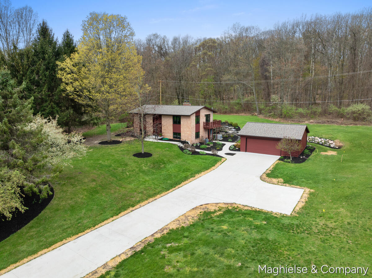 9391 Summit Avenue NE Rockford MI 49341