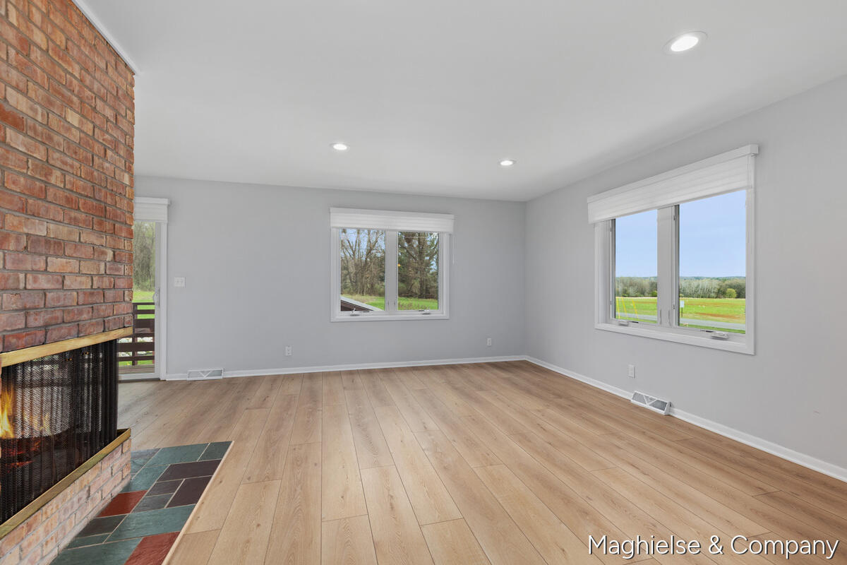 9391 Summit Avenue NE Rockford MI 49341