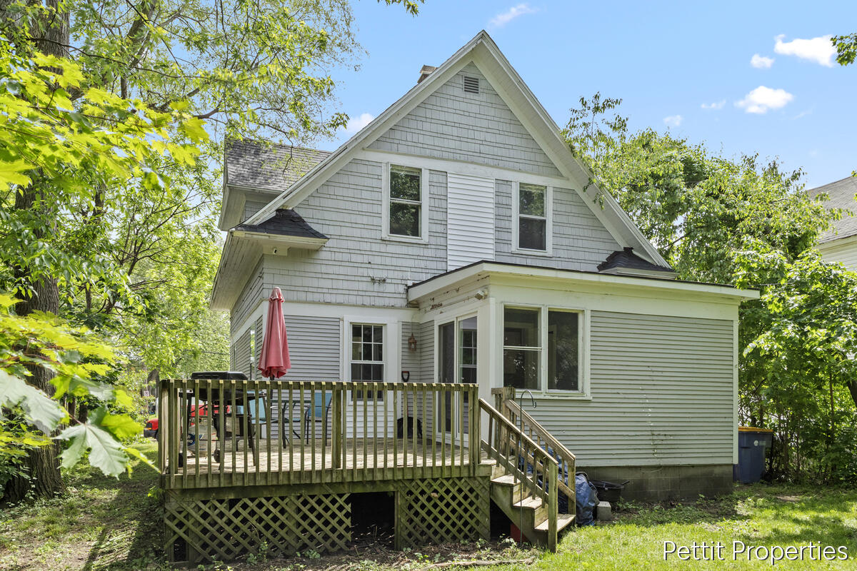 921 Temple Street SE Grand Rapids MI 49507