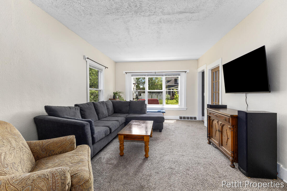 921 Temple Street SE Grand Rapids MI 49507
