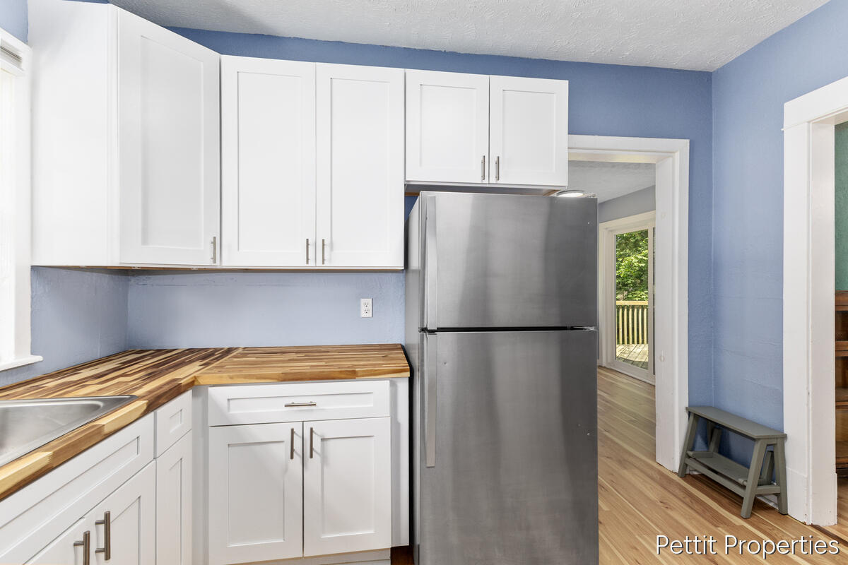 921 Temple Street SE Grand Rapids MI 49507