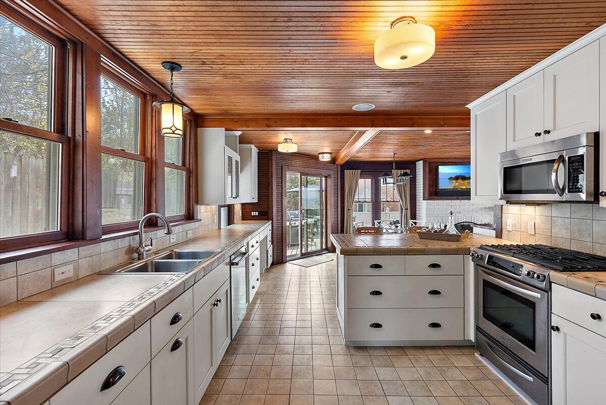 2448 Bluebell Court Macatawa MI 49434