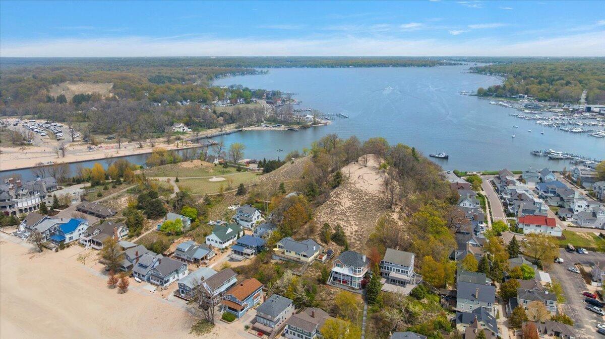 2448 Bluebell Court Macatawa MI 49434